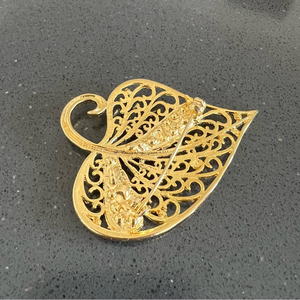 Vintage Gold Rhinestone Filagree Pin Brooch - Picture 7 of 14